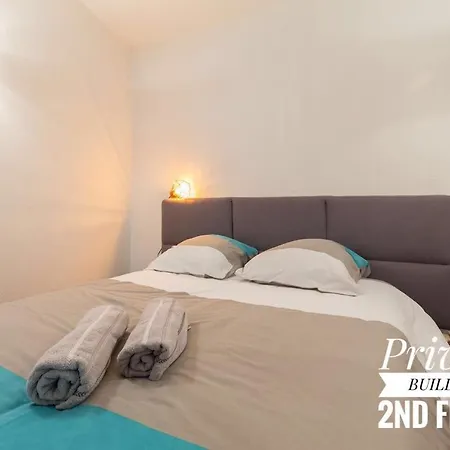 Private Building, 4 Apts, Unique At Nice- Old Town Apartment Nice